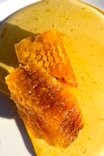 Încarcă imaginea în vizualizatorul Galerie, Fagure cu miere
